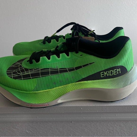 nike neon green tennis shoes